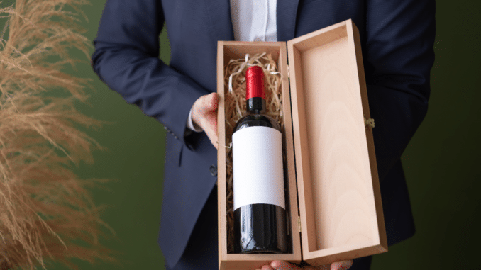 Cadeaux d'entreprise : comment choisir le vin idéal pour vos clients ?